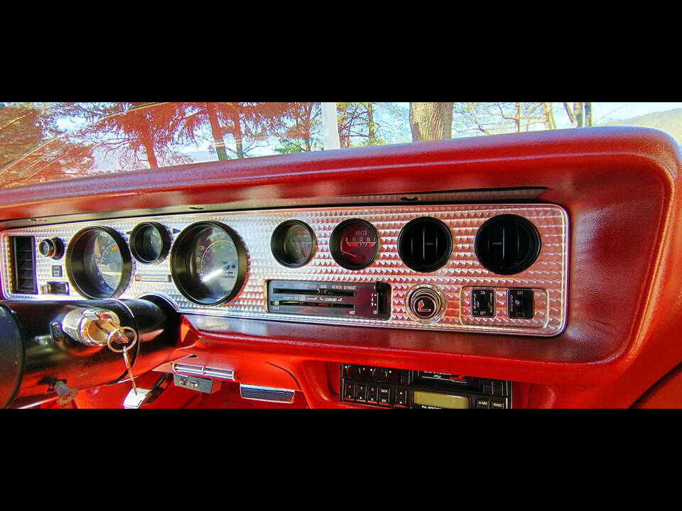 Image 13/26 of Pontiac Firebird TransAm (1977)