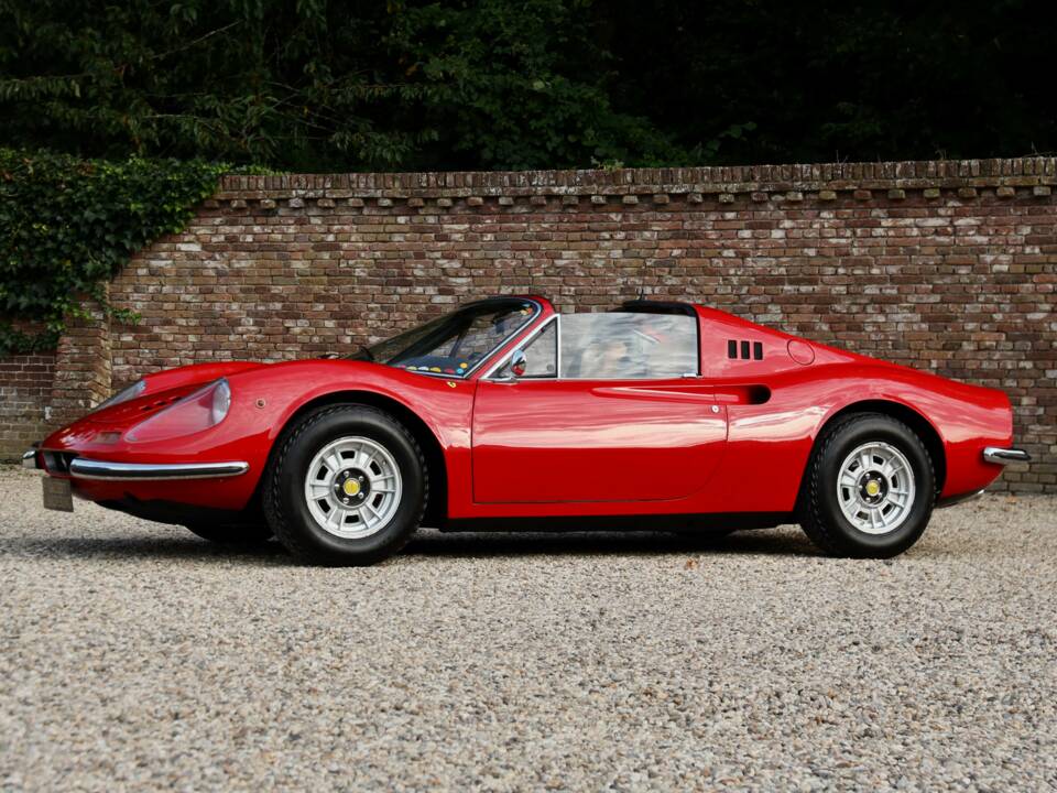 Image 35/50 of Ferrari Dino 246 GTS (1974)