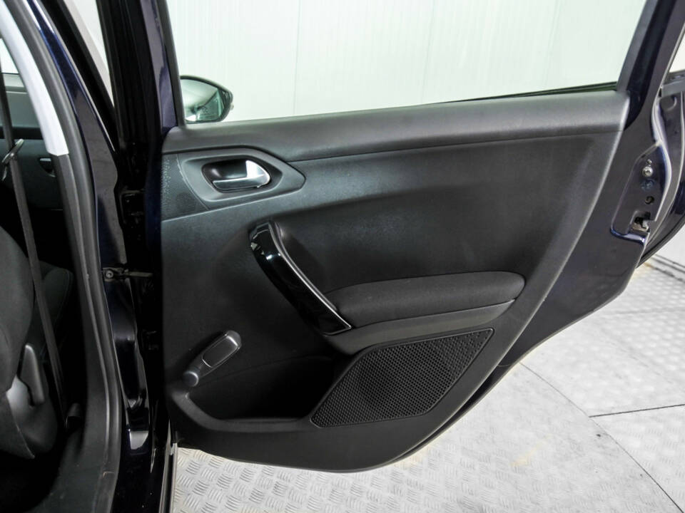 Image 37/50 of Peugeot 208 1.2 PureTech 82 (2019)