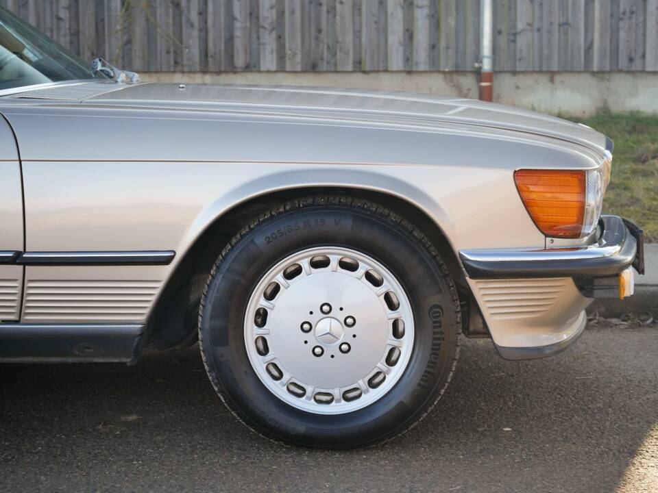 Bild 7/30 von Mercedes-Benz 560 SL (1989)