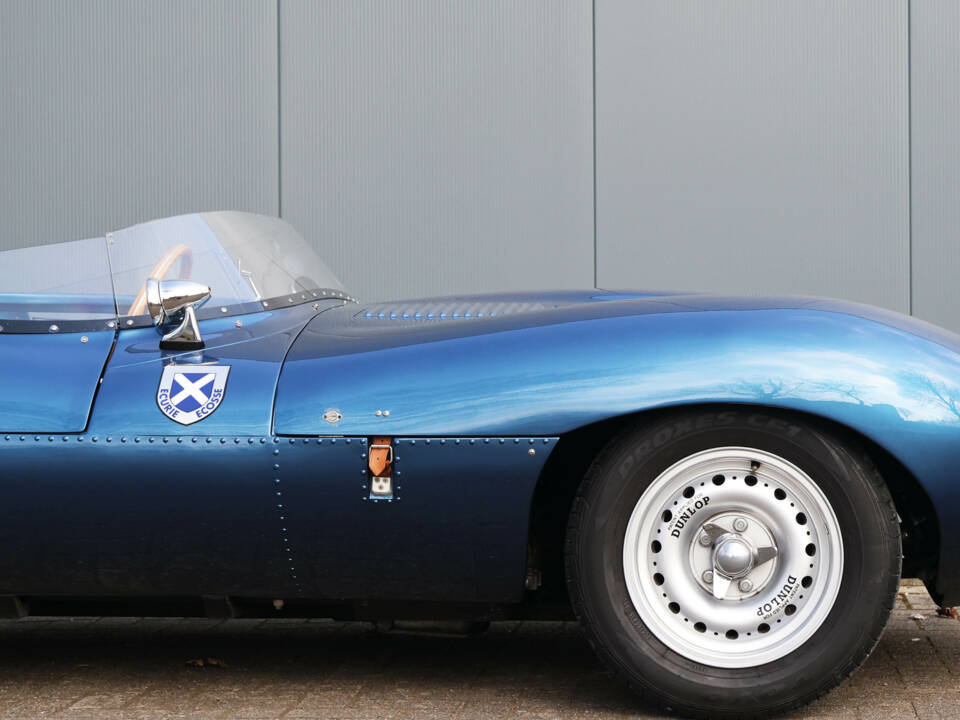 Image 7/60 of Jaguar D-Type (1967)