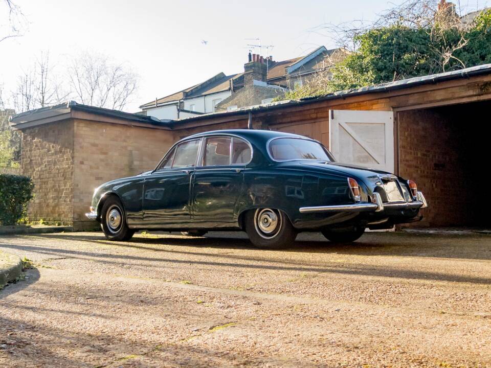 Image 11/33 of Jaguar Type S 3.4 (1968)