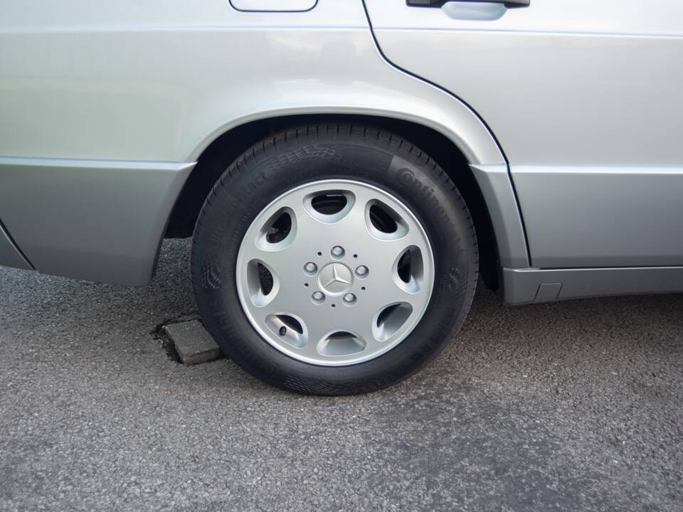 Bild 25/29 von Mercedes-Benz 190 E 2.0 (1992)