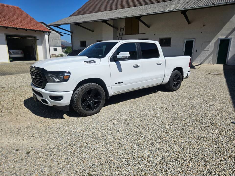 Image 28/62 of Dodge Ram 1500 (2020)