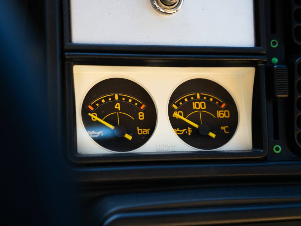 Image 40/63 of Lancia Delta HF Integrale Evoluzione II (1994)
