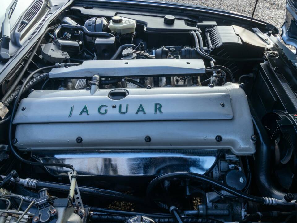 Image 20/50 of Jaguar XJ 6 4.0 Sovereign (1995)