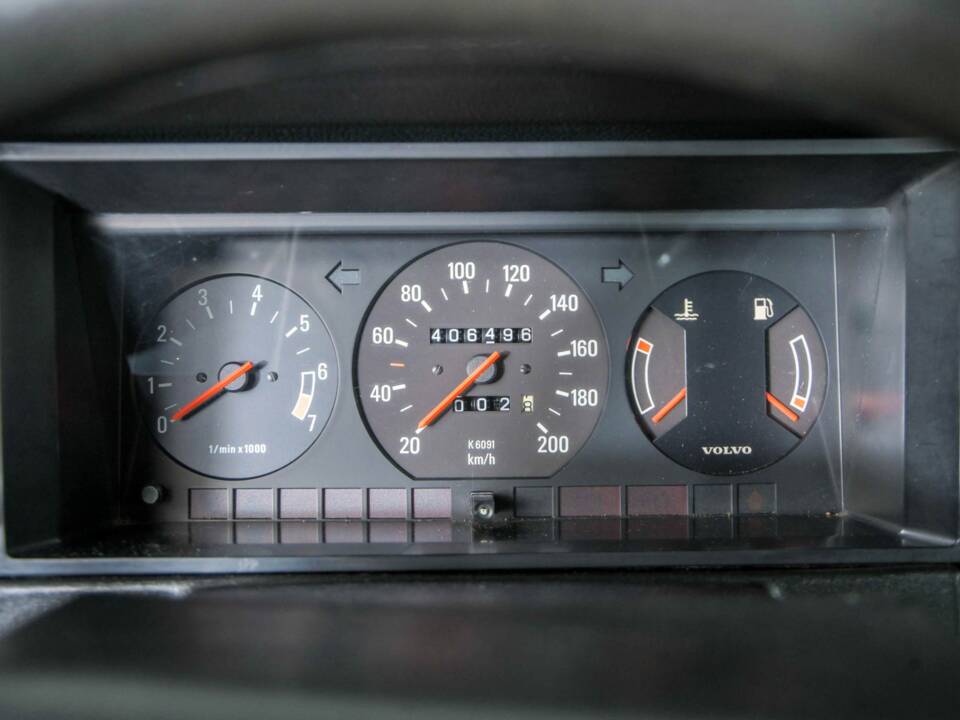 Immagine 19/50 di Volvo 240 GL (1990)