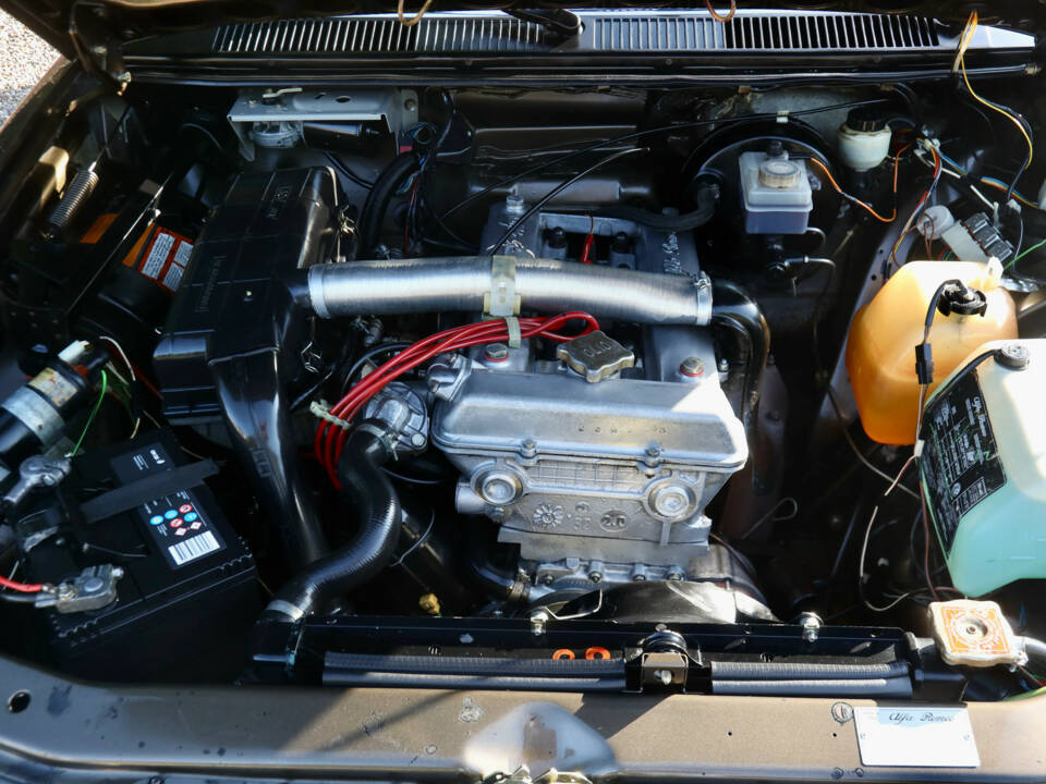 Immagine 15/50 di Alfa Romeo Alfetta 2.0 (1984)
