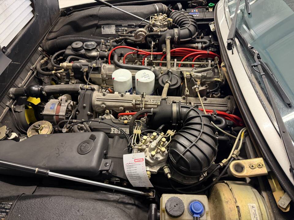 Image 18/18 of Ferrari 412 (1986)