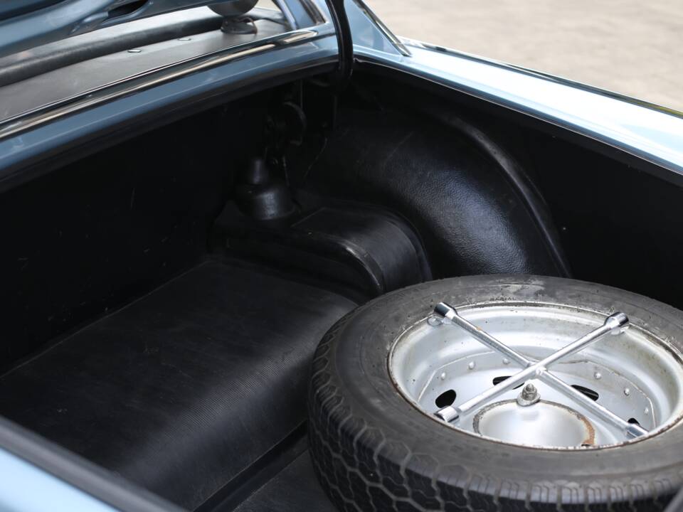 Image 44/56 of Peugeot 404 Coupé (1968)