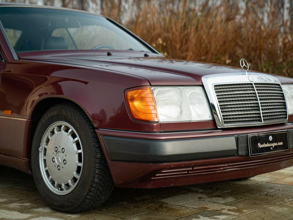 Bild 14/50 von Mercedes-Benz 300 CE-24 (1991)