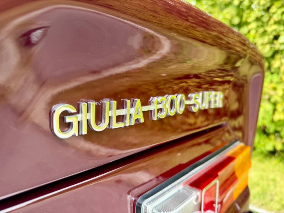 Image 10/24 of Alfa Romeo Giulia 1300 Super (1972)