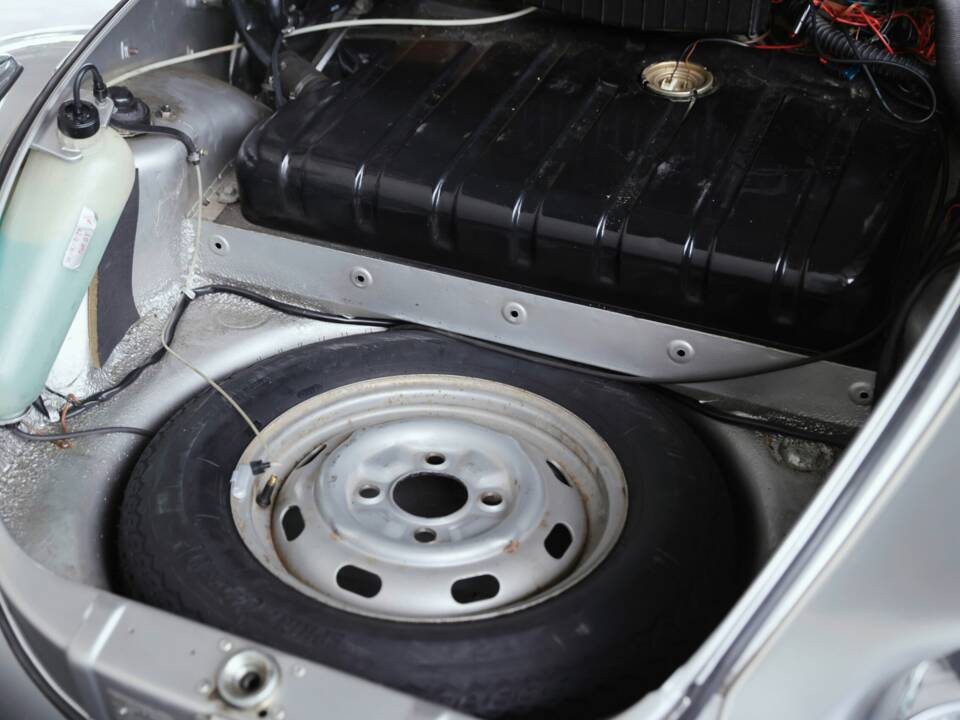 Image 33/37 of Volkswagen Beetle 1302 (1971)