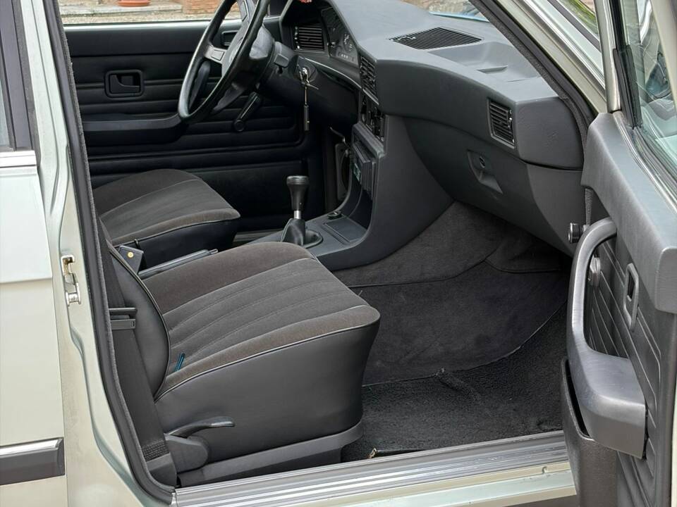 Bild 26/41 von BMW 520i (1982)