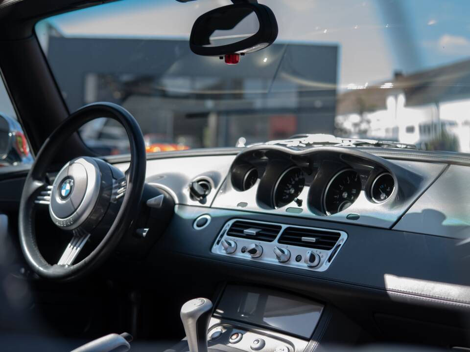 Image 21/32 of BMW Z8 (2001)