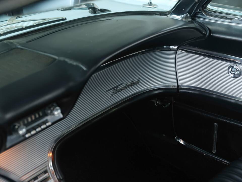 Immagine 27/50 di Ford Thunderbird (1962)