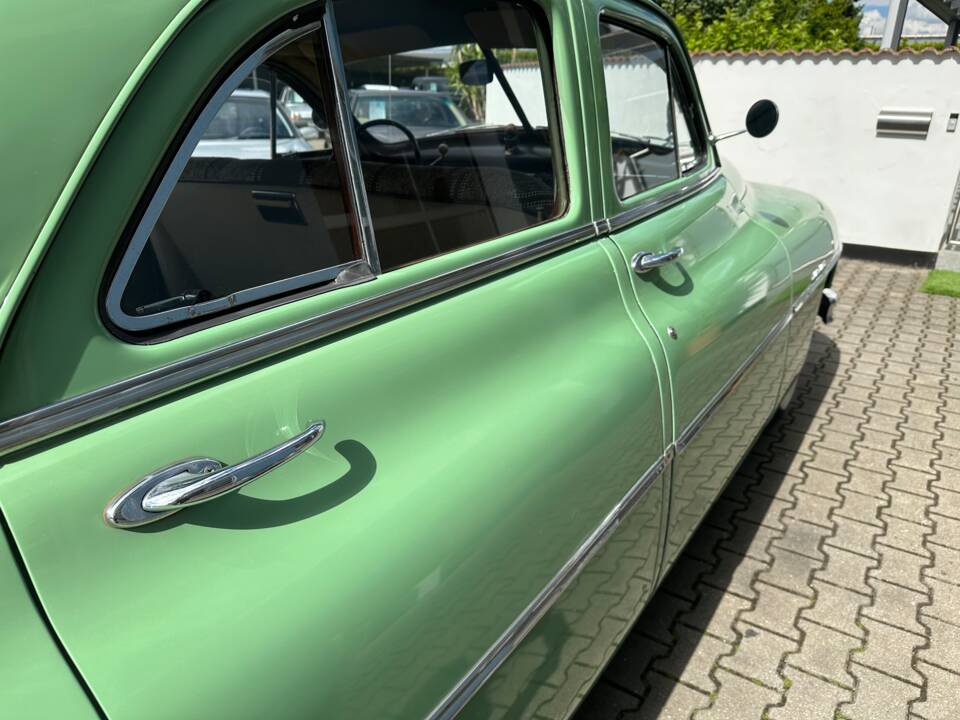 Image 3/82 of Packard Deluxe (1950)