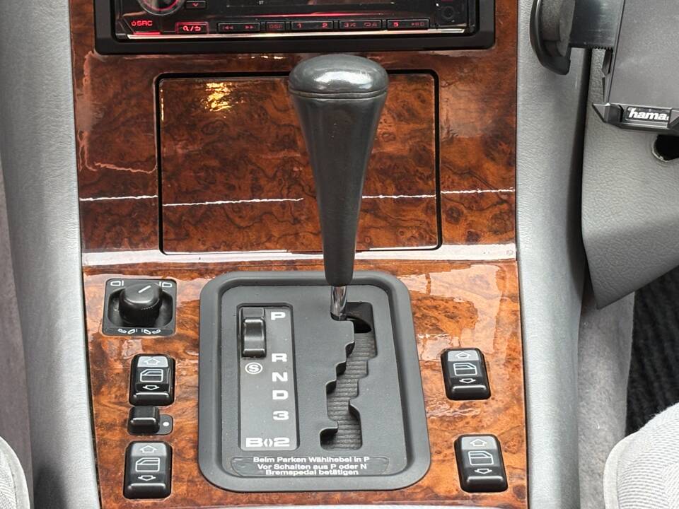 Immagine 18/28 di Mercedes-Benz 400 SE (1992)