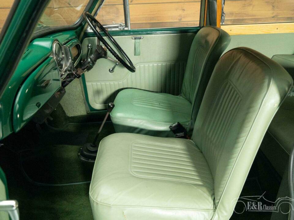 Image 14/19 de Morris Minor 1000 Traveller (1969)