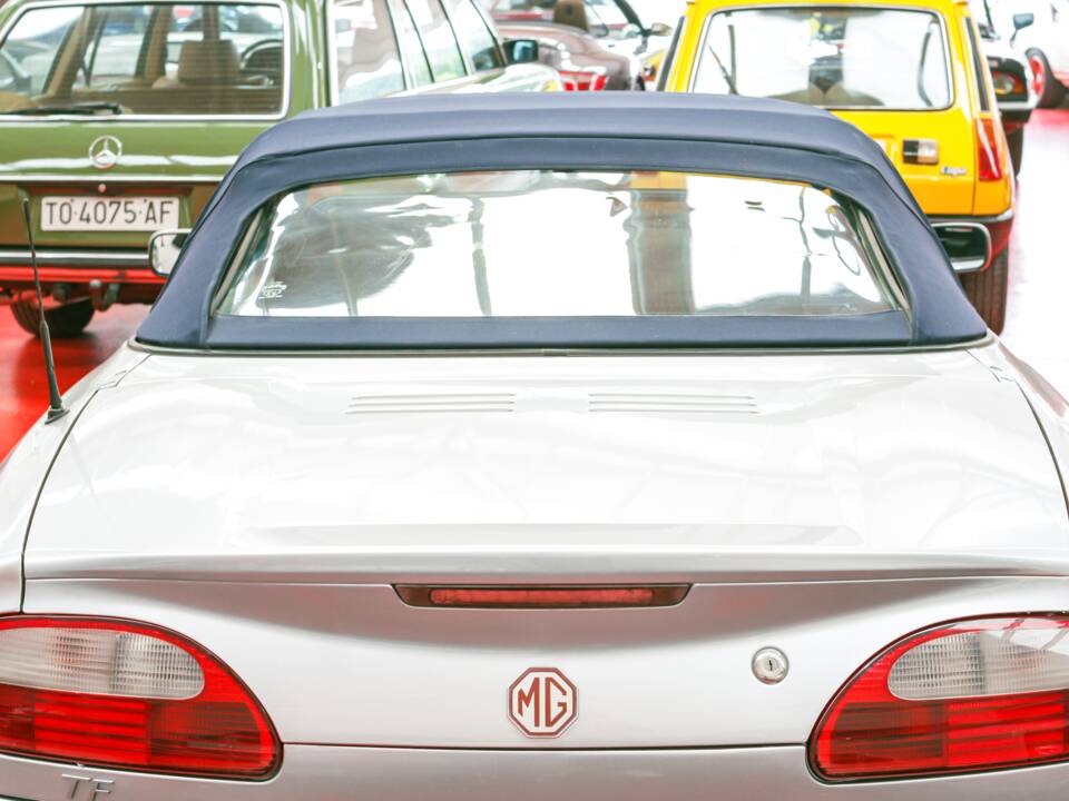 Image 16/29 of MG TF 120 (2003)