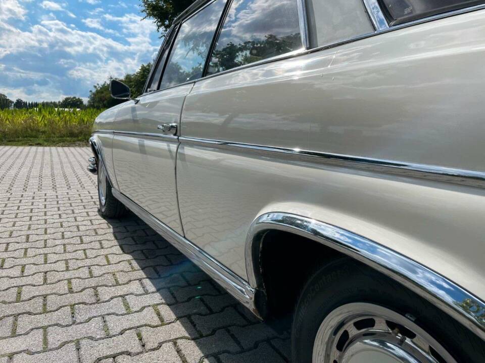 Imagen 9/20 de Mercedes-Benz 220 SE b (1965)