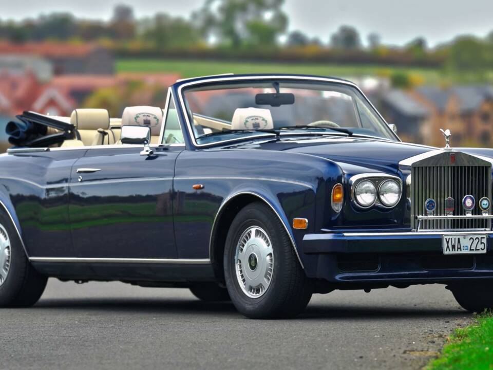 Image 2/50 of Rolls-Royce Corniche S (1995)