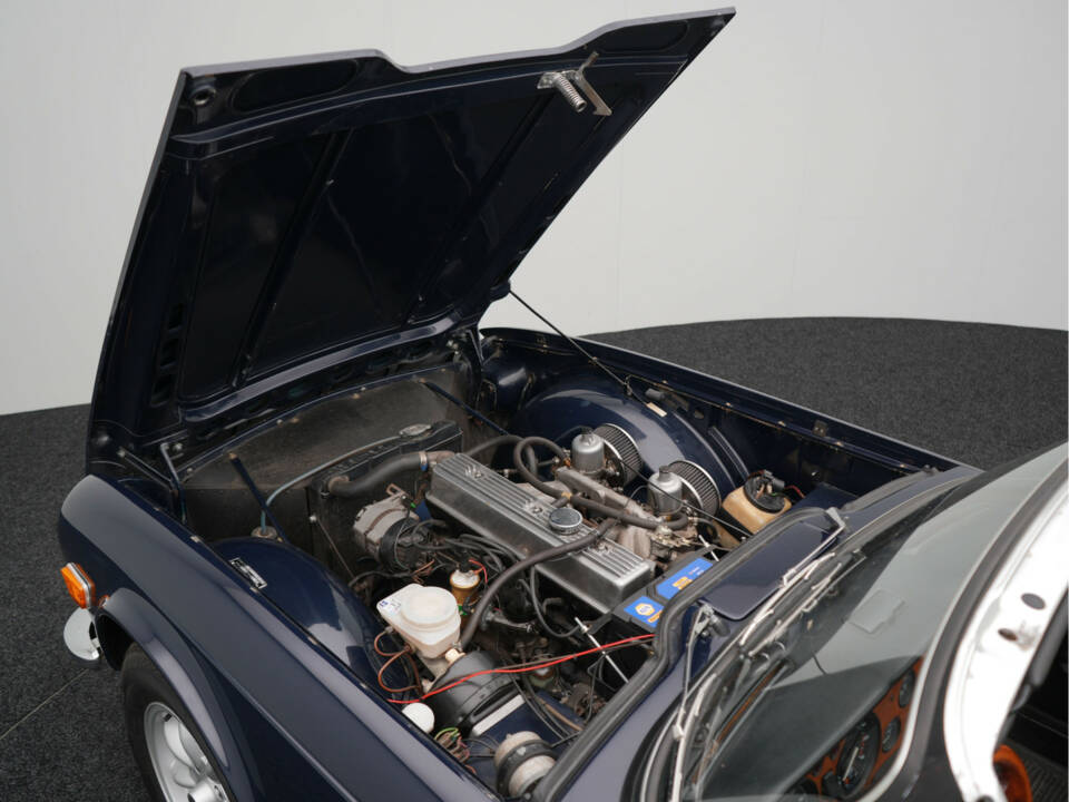 Image 30/33 of Triumph TR 6 (1969)