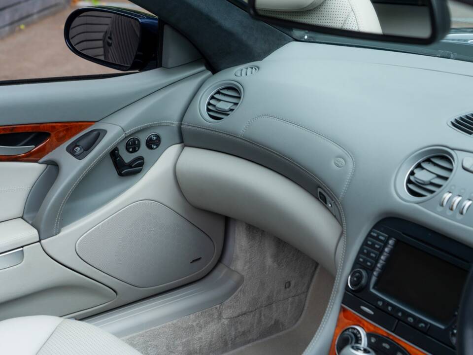 Image 34/56 de Mercedes-Benz SL 65 AMG (2004)