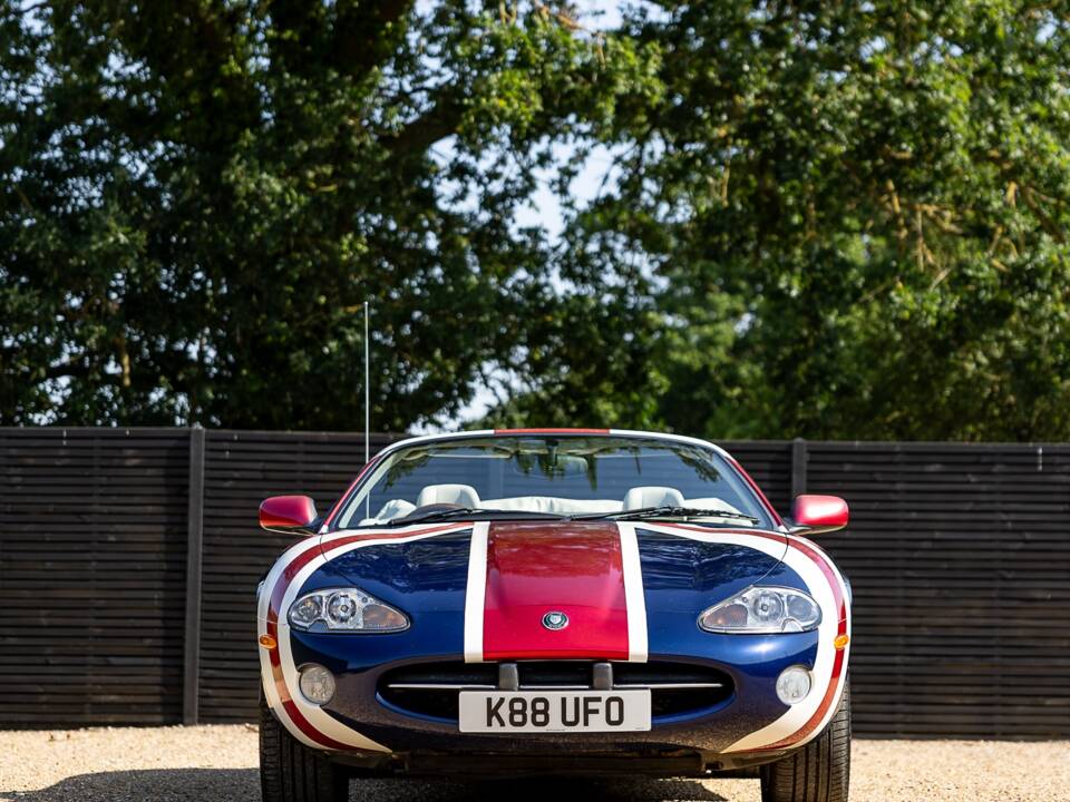 Immagine 4/42 di Jaguar XK8 4.0 (2001)