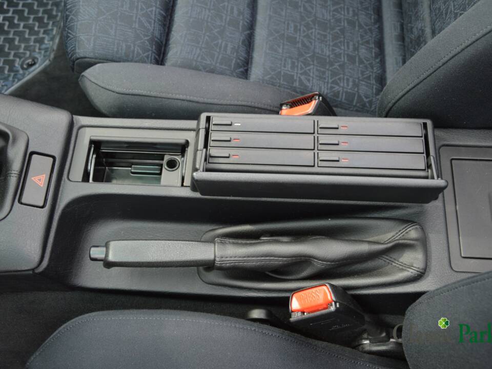 Bild 35/50 von BMW 320i (1994)