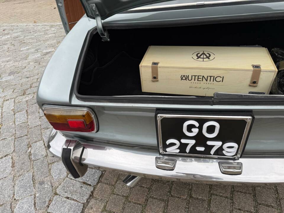 Image 32/53 of Alfa Romeo 1750 GT Veloce (1971)
