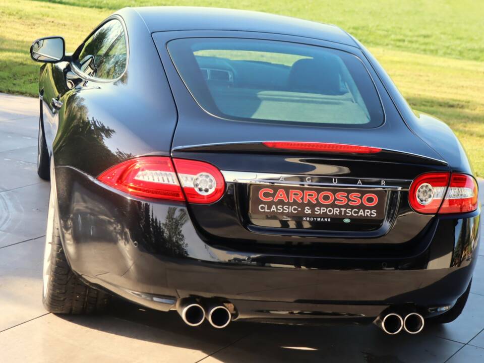 Image 44/50 of Jaguar XKR (2010)