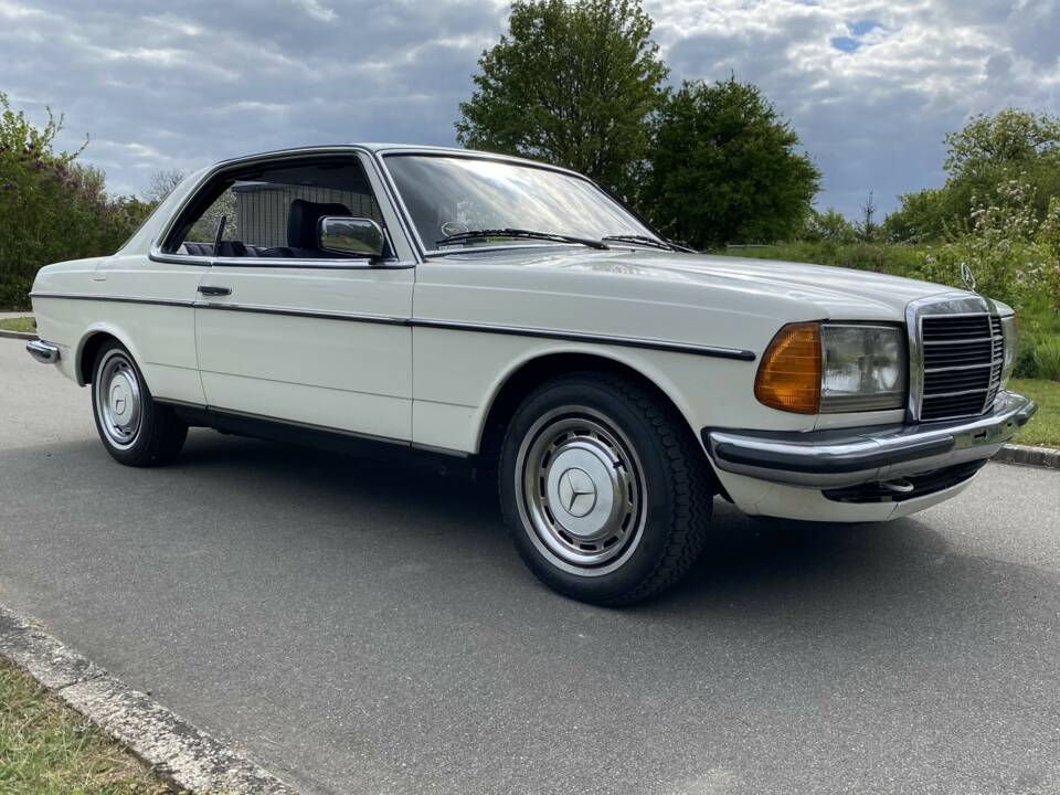Image 7/49 of Mercedes-Benz 230 C (1980)