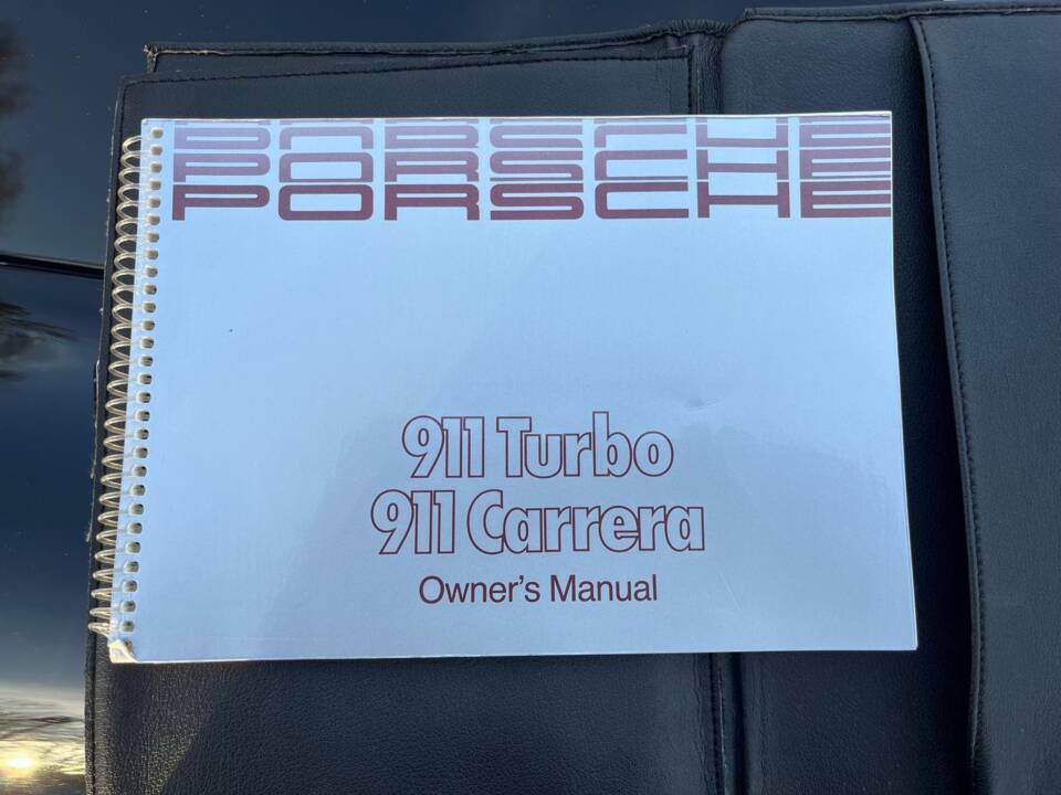 Image 105/108 de Porsche 911 Carrera 3.2 (1989)