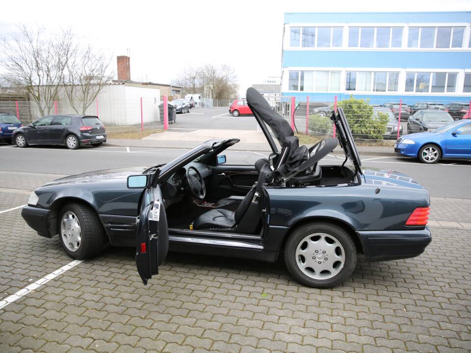 Immagine 12/17 di Mercedes-Benz SL 280 (1995)