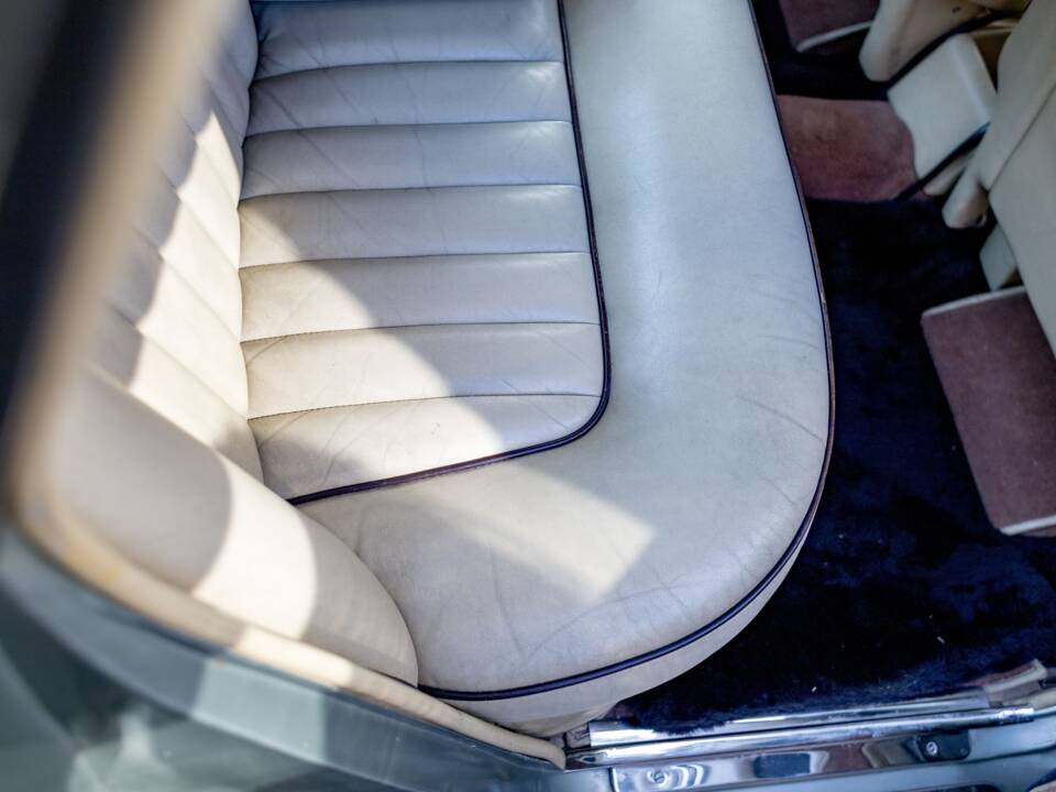 Image 15/50 of Rolls-Royce Silver Shadow II (1977)