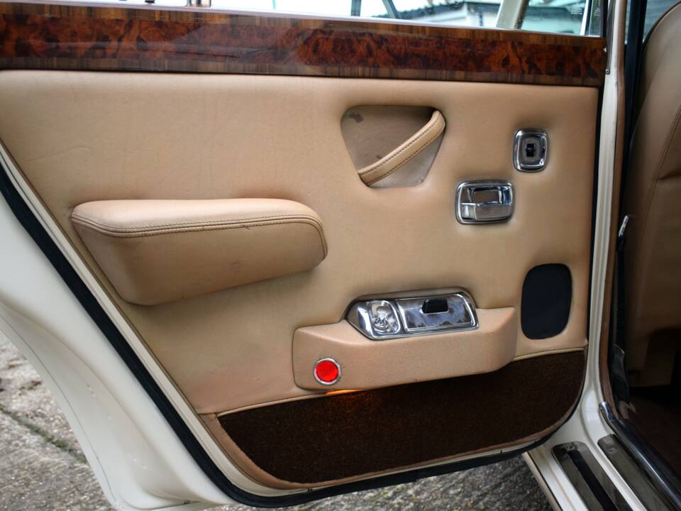 Image 42/50 of Rolls-Royce Silver Shadow II (1979)