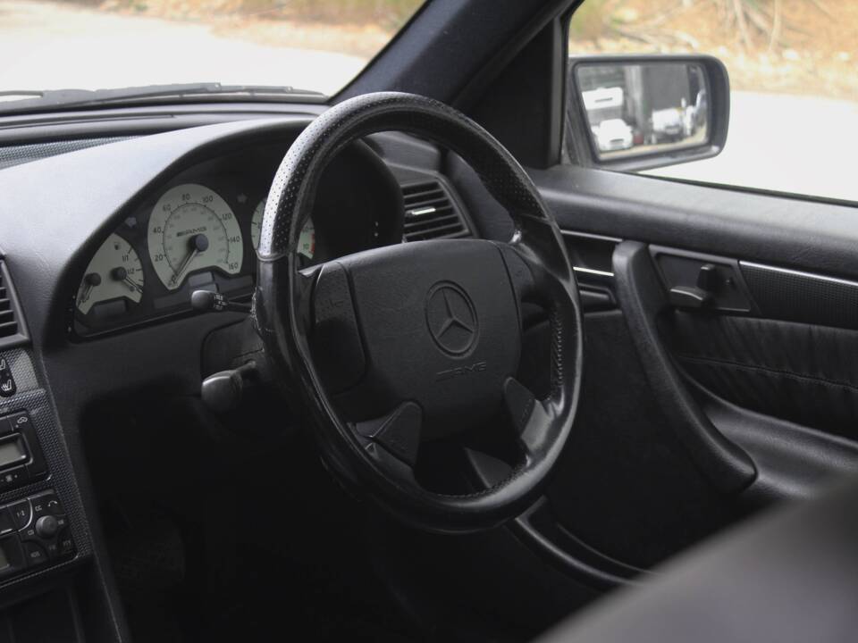 Imagen 5/8 de Mercedes-Benz C 43 AMG (2000)