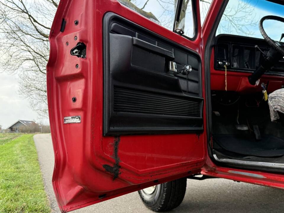 Image 14/18 of Ford F-250 (1976)