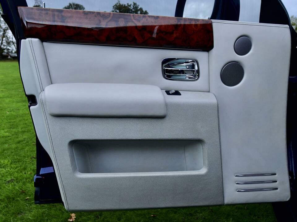 Image 41/50 of Rolls-Royce Phantom VII (2009)