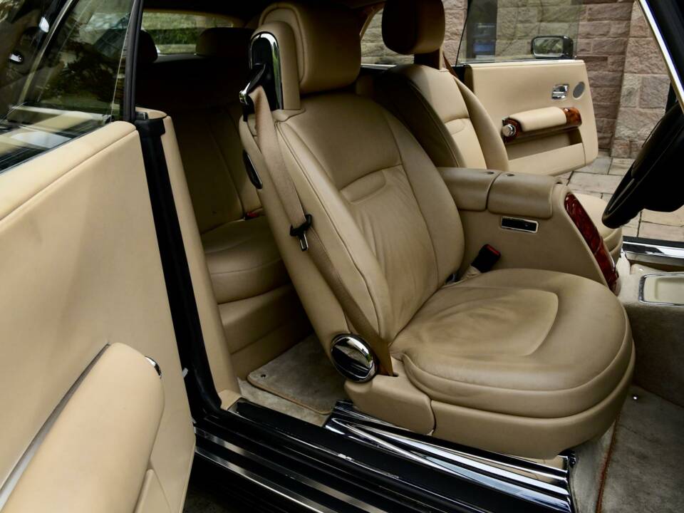 Immagine 30/50 di Rolls-Royce Phantom Coupé (2010)