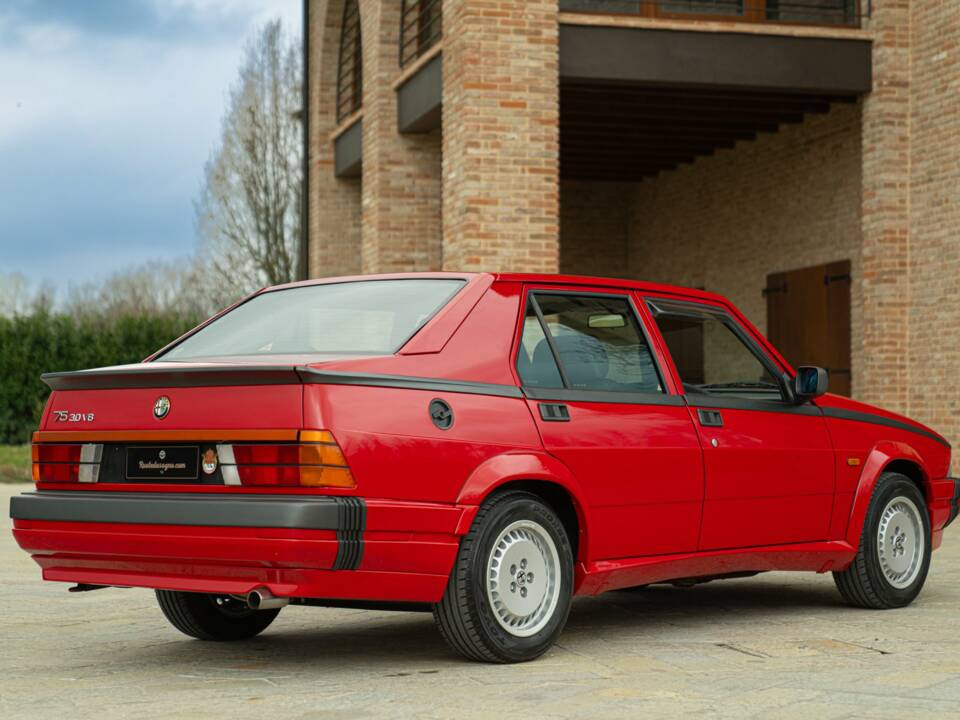Immagine 6/50 di Alfa Romeo 75 3.0 V6 America (1987)