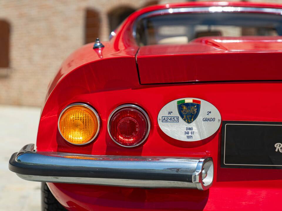 Image 19/50 de Ferrari Dino 246 GT (1971)