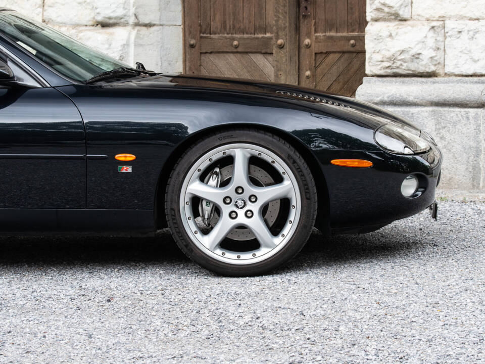 Immagine 7/42 di Jaguar XKR (2003)