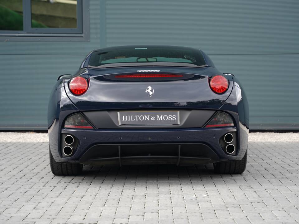 Image 8/50 de Ferrari California (2012)