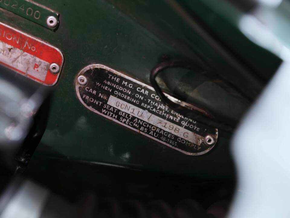 Image 34/41 of MG MGC (1969)