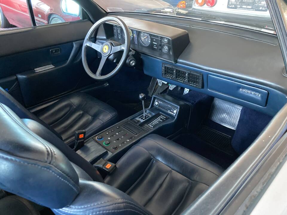 Image 12/13 of Ferrari Mondial Quattrovalvole (1985)
