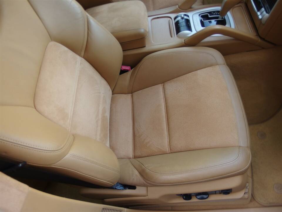 Image 55/98 of Porsche Cayenne GTS (2008)