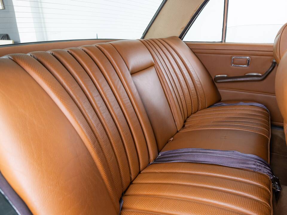 Image 18/26 of Mercedes-Benz 280 SE 4,5 (1972)
