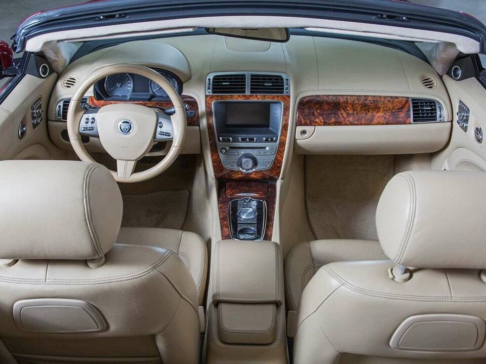 Immagine 17/20 di Jaguar XK (2010)